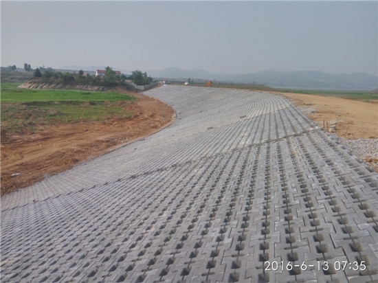 ���̰���